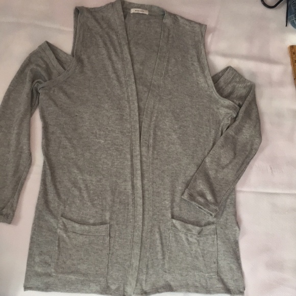 ~3 for $20~ Mod Ref Cold Shoulder Cardigan - Picture 1 of 5